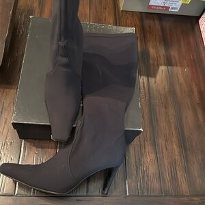 Donald Pliner Couture Size 9 Black Crepe Elastic Boots